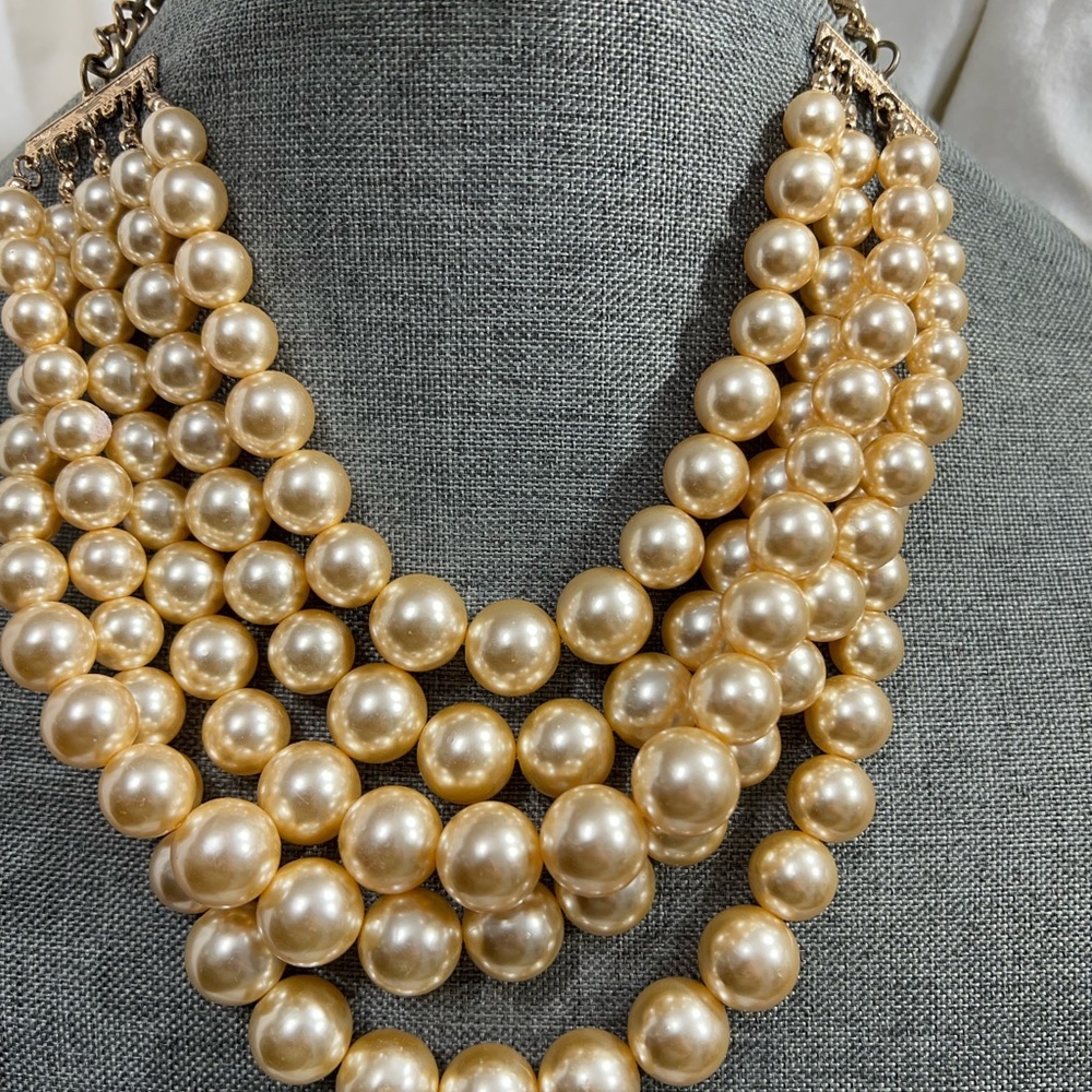 Vintage Faux Pearls adjustable, Fashionable and Stylish Gold chain with clasp.☑️ - Picture 5 of 7